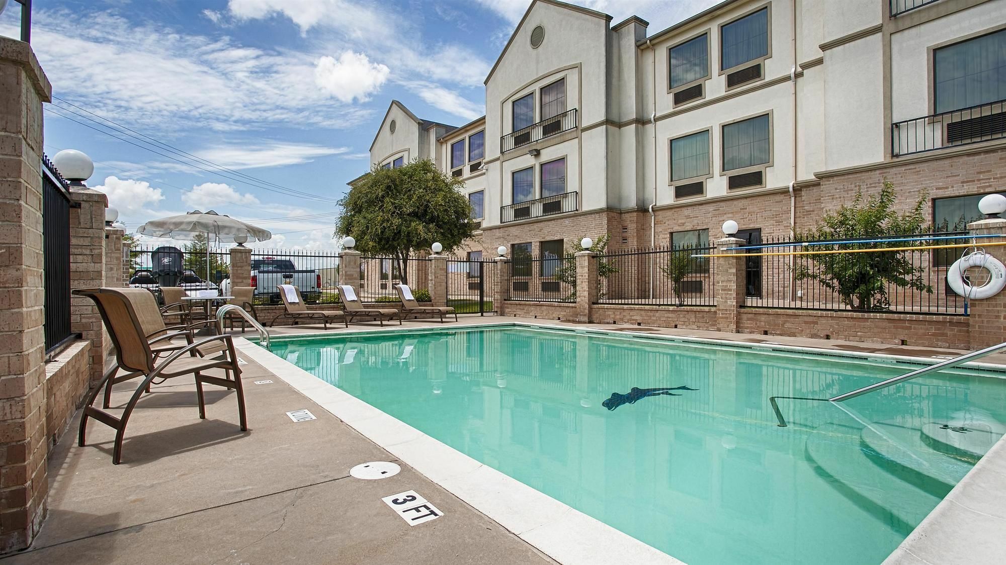 Best Western Executive Inn Корсикана Экстерьер фото